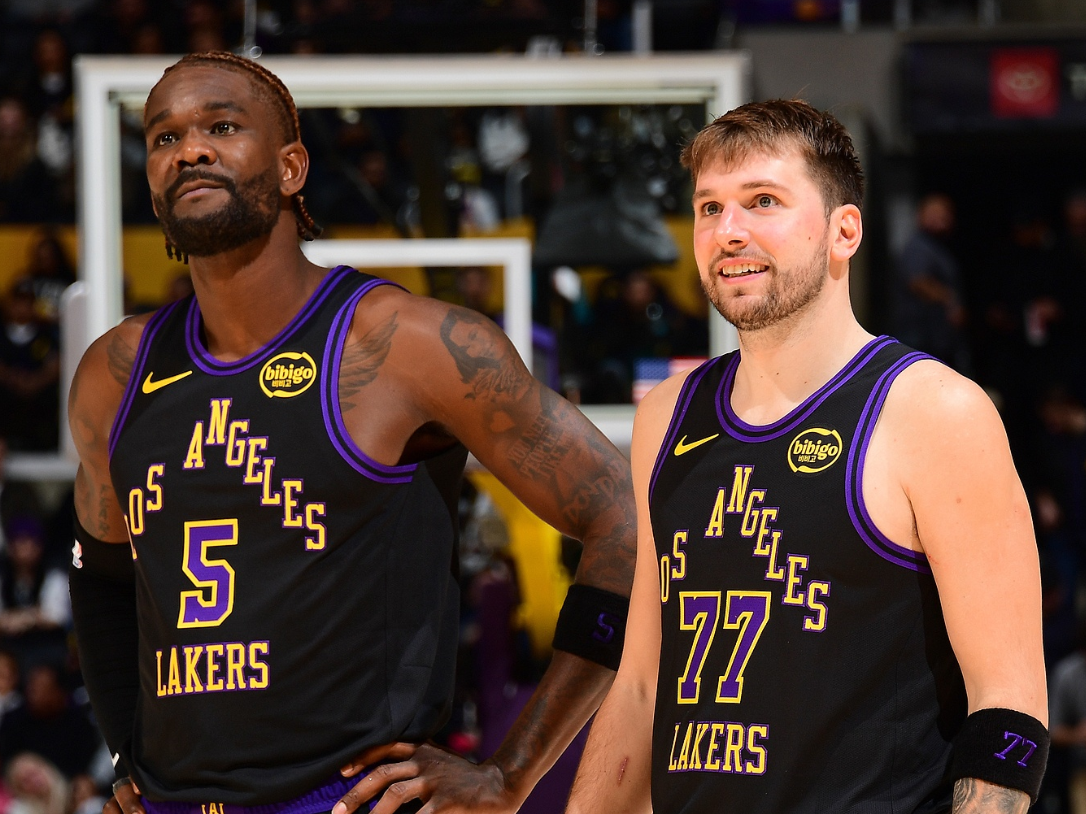 高清直播-场均11分9板，两大球星带不动你，引起全队不满！NBA状元该离开了