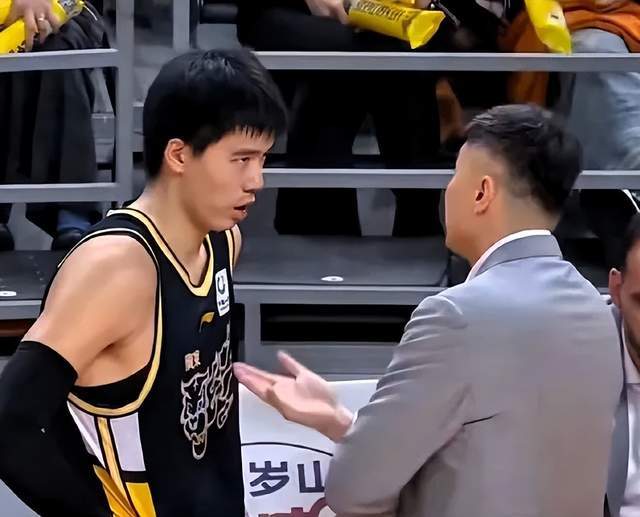 免费直播-重磅：广东队内讧曝光：不堪忍受辱骂，焦泊乔更衣室与杜锋决裂